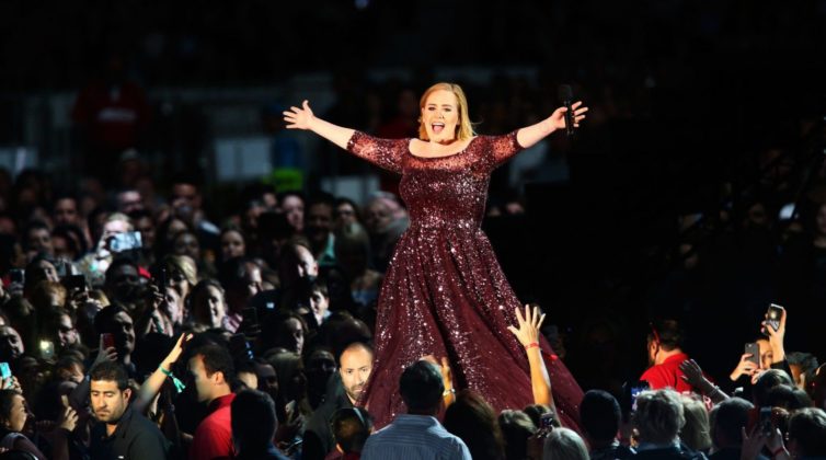 h-adele-%cf%83%cf%84%ce%b1%ce%bc%ce%ac%cf%84%ce%b7%cf%83%ce%b5-%cf%84%ce%bf-%cf%84%cf%81%ce%b1%ce%b3%ce%bf%cf%8d%ce%b4%ce%b9-%cf%84%ce%b7%cf%82-%ce%b3%ce%b9%ce%b1-%ce%bd%ce%b1-%cf%84%ce%b10