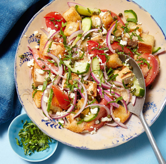 ιταλική-σαλάτα-panzanella-με-κοτόπουλο-plus-τι-είν