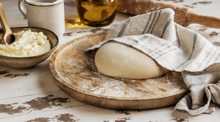 Υπέροχο ψωμί τυριού, ιδανικό για να συνοδεύσει τις σαλάτες σας ή σνακ