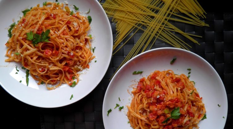 spaghetti-all-amatriciana-%ce%b7-%ce%b1%cf%85%ce%b8%ce%b5%ce%bd%cf%84%ce%b9%ce%ba%ce%ae-%ce%b9%cf%84%ce%b1%ce%bb%ce%b9%ce%ba%ce%ae-%cf%83%cf%85%ce%bd%cf%84%ce%b1%ce%b3%ce%ae0
