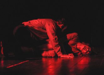 φιλί-στα-φτερά-της-πρεμιέρα-για-την-π