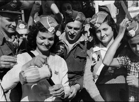 12-οκτωβρίου-1944-η-αθήνα-ελεύθερη-οι-εκ