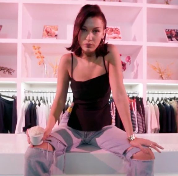 η-διαφήμιση-με-την-bella-hadid-που-έχει-μπερδέψε