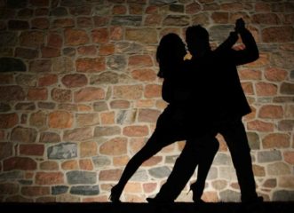 στην-μαγεία-του-tango-θα-αφεθούμε-για-δυο