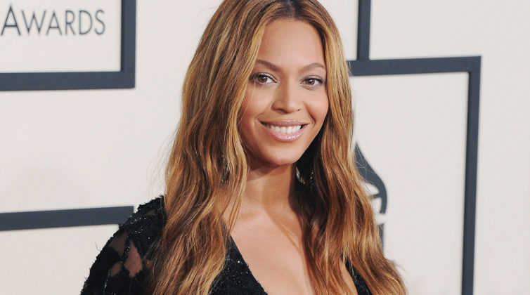 %ce%b7-beyonce-%ce%ba%ce%b1%ce%bb%cf%89%cf%83%ce%bf%cf%81%ce%af%ce%b6%ce%b5%ce%b9-%cf%84%ce%b1-%cf%87%cf%81%ce%b9%cf%83%cf%84%ce%bf%cf%8d%ce%b3%ce%b5%ce%bd%ce%bd%ce%b1-%ce%bc%ce%b5-%ce%bd%ce%ad%ce%b10