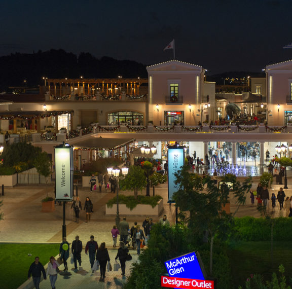 τα-χριστούγεννα-ξεκινούν-στο-mcarthurglen-παρέα