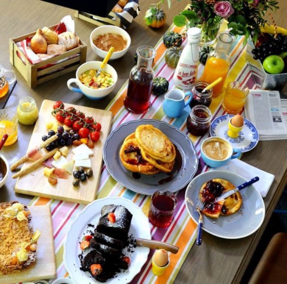 σήμερα-απολαμβάνουμε-ένα-υπέροχο-brunch-δ