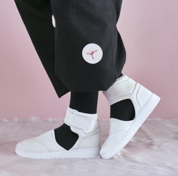 η-nike-επανασχεδιάζει-τα-εμβληματικά-nike-air-force-1-κ