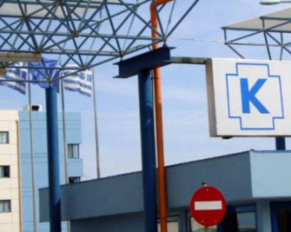 βρετανίδα-τουρίστρια-έφαγε-ωμό-κοτόπ