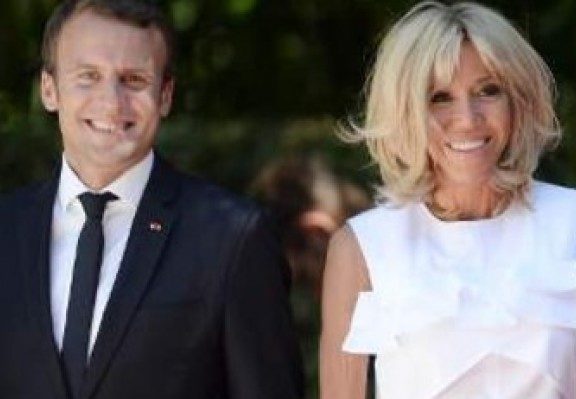 η-65χρονη-μπριζίτ-μακρόν-κάνει-τζετ-σκι