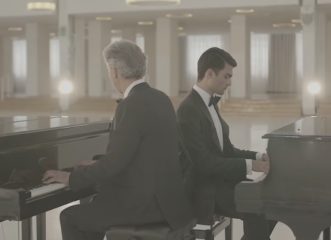 το-τρυφερό-ντουέτο-του-αντρέα-μποτσέλ