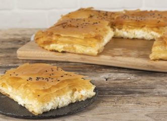 φτιάχνουμε-αλμυρή-μπουγάτσα-με-φέτα-κ