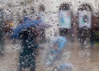 με-παροδικές-βροχές-καταιγίδες-και-χι