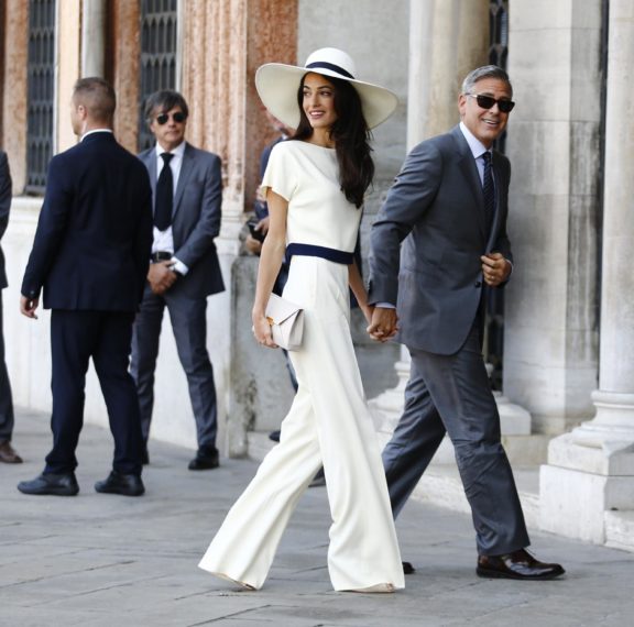 δείτε-το-in-fashion-ντύσιμο-της-αμάλ-στους-δρόμ