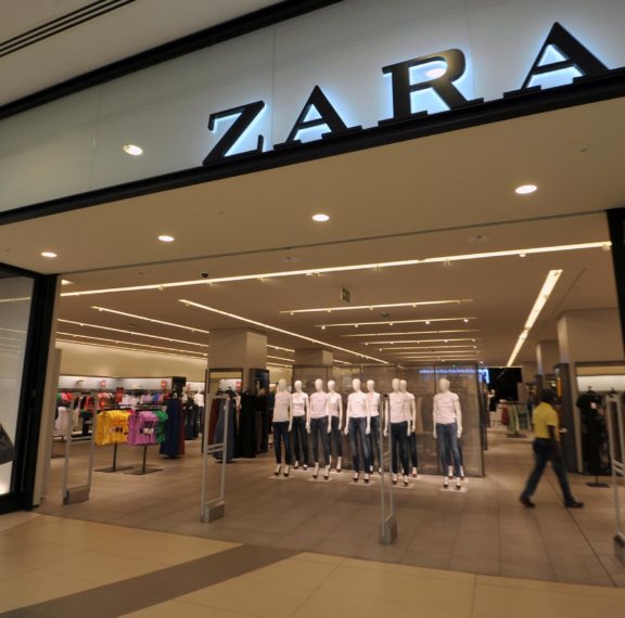το-νέο-λογότυπο-των-zara-ξεσήκωσε-θύελλα-α