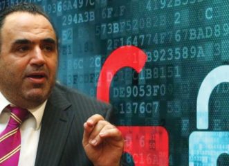 σοκάρει-ο-κ-σφακιανάκης-στην-ελλάδα-4