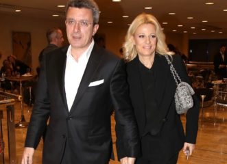 σύσσωμη-η-οικογένεια-χατζηνικολάου-π