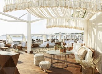 astir-beach-το-πιο-μαγικό-ηλιοβασίλεμα-στον-από