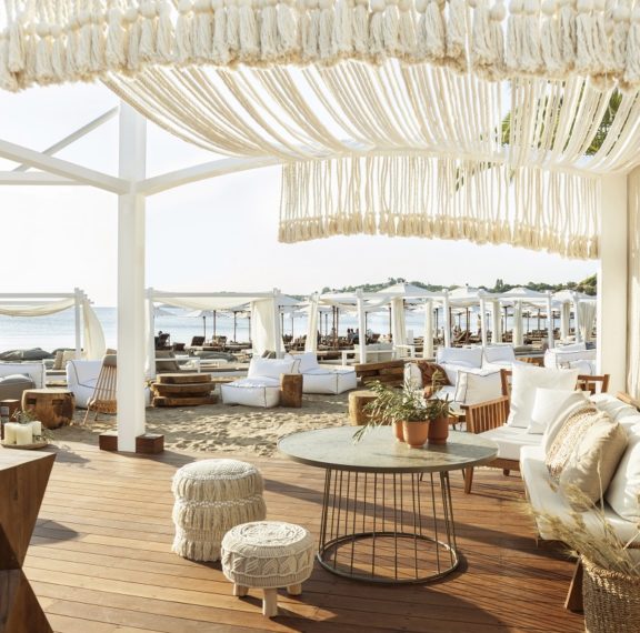 astir-beach-το-πιο-μαγικό-ηλιοβασίλεμα-στον-από
