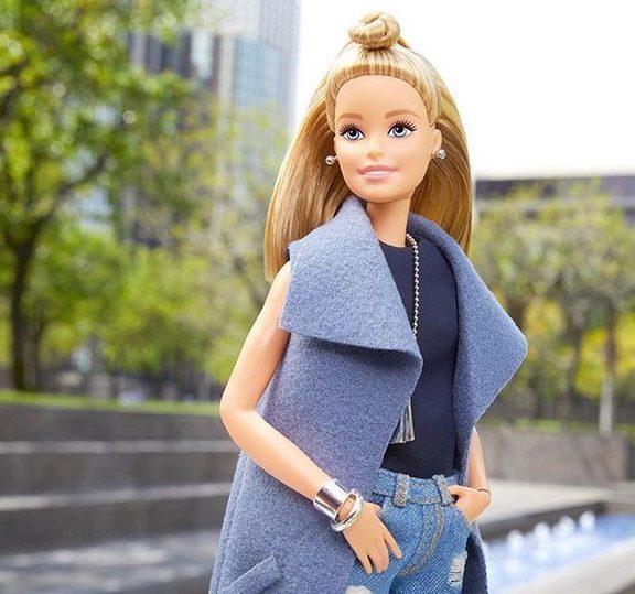 γιατί-η-barbie-γίνεται-το-πρώτο-μη-έμβιο-ον-π