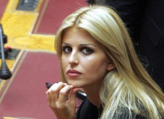η-βουλευτής-έλενα-ράπτη-παντρεύτηκε-μ