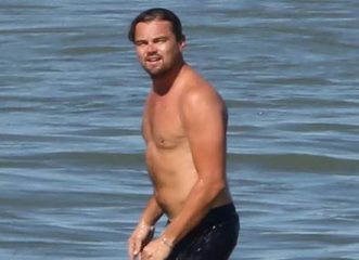 ο-leonardo-di-caprio-απολαμβάνει-τις-διακοπές-του-σε-ε