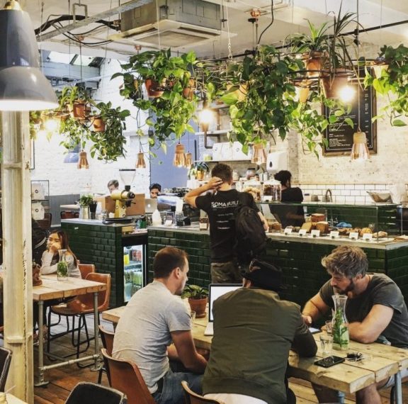 τα-facebook-cafe-είναι-γεγονός-με-δωρεάν-καφέ-και