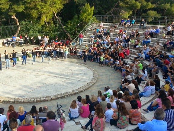ανοίγει-η-αυλαία-του-φεστιβάλ-κολωνού