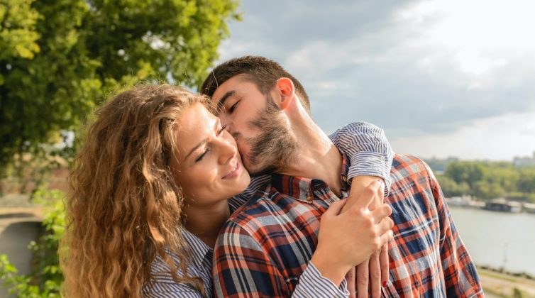 5 λόγοι που πρέπει να φλερτάρεις με τον σύντροφό σου - Όσα χρόνια κι αν είστε μαζί