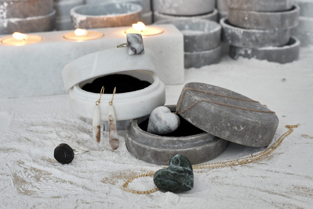 marble-art-galeos-%ce%b4%cf%8d%ce%bf-%ce%b1%ce%b4%ce%ad%cf%81%cf%86%ce%b9%ce%b1-%ce%b1%cf%80%cf%8c-%cf%84%ce%b7-%cf%83%ce%b1%ce%bd%cf%84%ce%bf%cf%81%ce%af%ce%bd%ce%b7-%cf%83%ce%b1%cf%82-%cf%83%cf%850