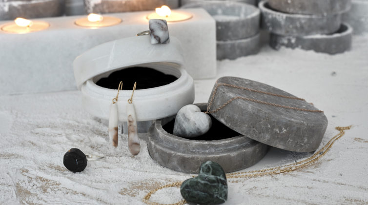 marble-art-galeos-%ce%b4%cf%8d%ce%bf-%ce%b1%ce%b4%ce%ad%cf%81%cf%86%ce%b9%ce%b1-%ce%b1%cf%80%cf%8c-%cf%84%ce%b7-%cf%83%ce%b1%ce%bd%cf%84%ce%bf%cf%81%ce%af%ce%bd%ce%b7-%cf%83%ce%b1%cf%82-%cf%83%cf%850