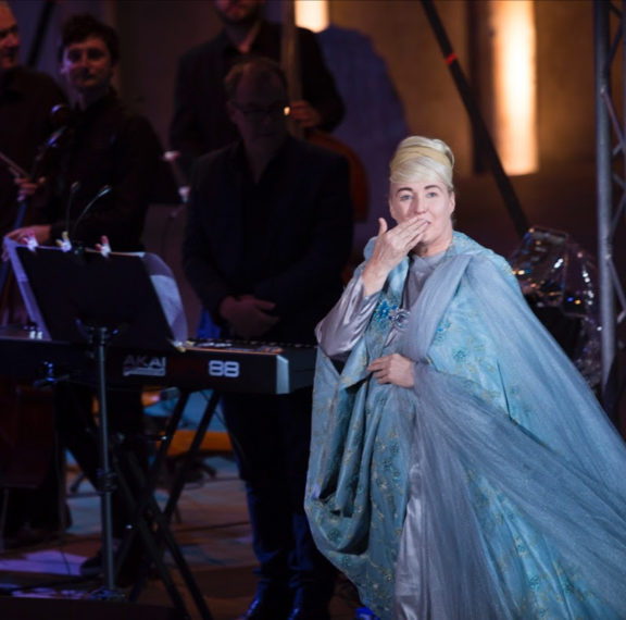 lisa-gerrald-h-τραγουδίστρια-των-dead-can-dance-μιλά-στο-infowoman