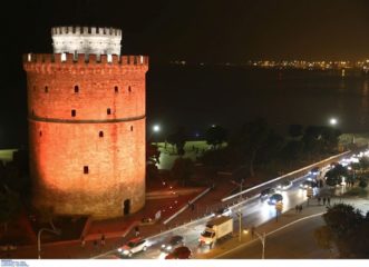 ο-λευκός-πύργος-ντύνεται-στα-πορτοκ