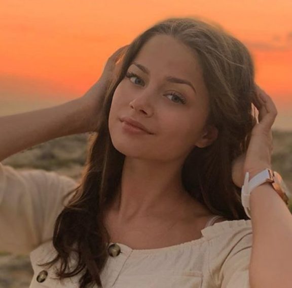 ποια-είναι-η-17χρονη-stefania-που-θα-πάει-στην-eurovision-20