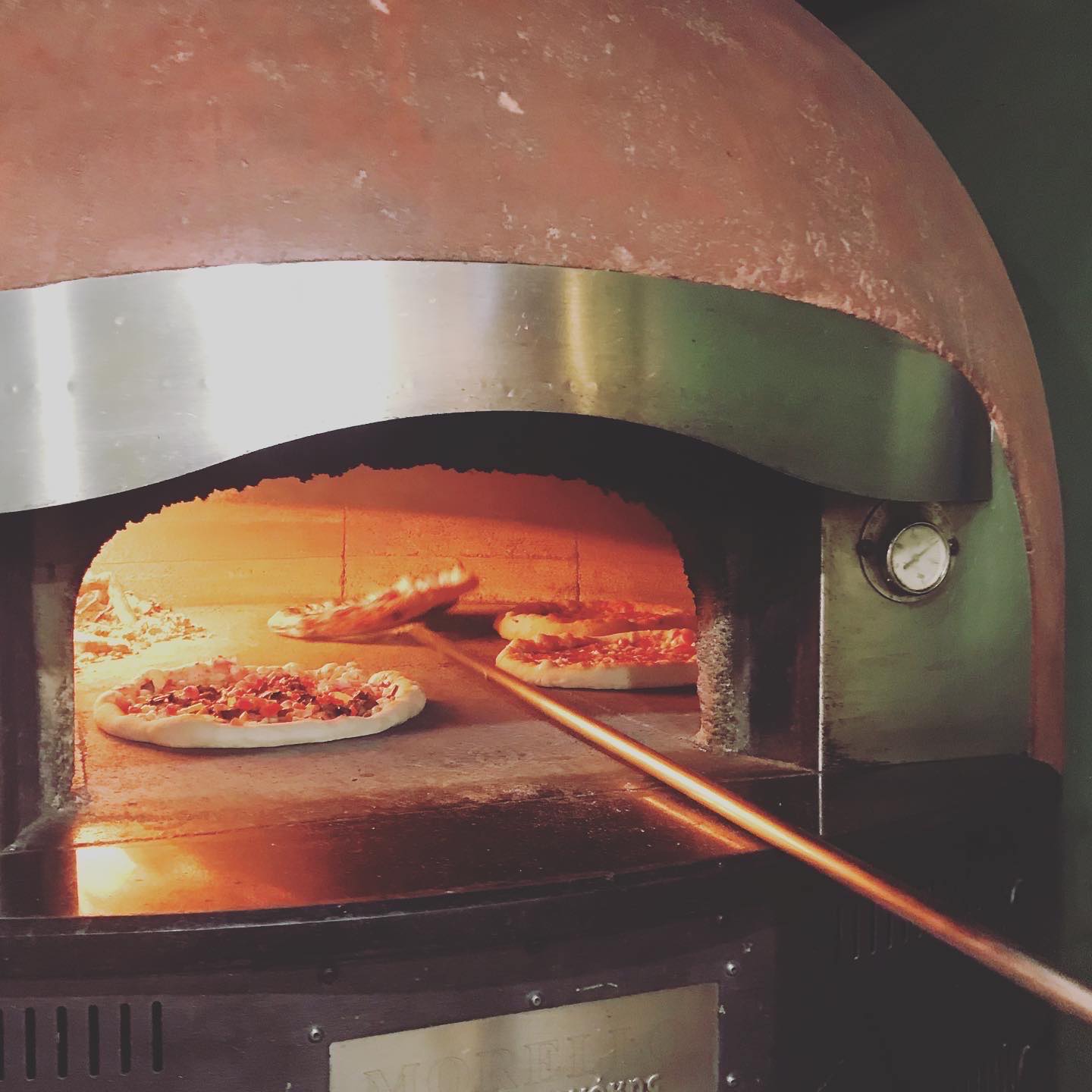 margherita-pizza-artigianale-h-%cf%80%ce%af%cf%84%cf%83%ce%b1-%ce%bc%ce%b5-%cf%84%ce%b7%ce%bd-%ce%b1%ce%bb%ce%b7%ce%b8%ce%b9%ce%bd%ce%ae-%ce%bc%ce%b5%cf%83%ce%bf%ce%b3%ce%b5%ce%b9%ce%b1%ce%ba%ce%ae4