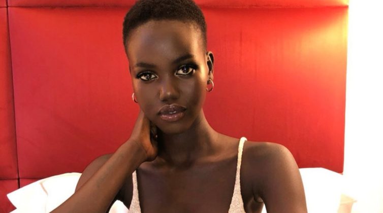 adut-akech-%ce%b1%cf%80%cf%8c-%cf%84%ce%bf%cf%85%cf%82-%ce%ba%ce%b1%cf%84%ce%b1%cf%85%ce%bb%ce%b9%cf%83%ce%bc%ce%bf%cf%8d%cf%82-%cf%80%cf%81%ce%bf%cf%83%cf%86%cf%8d%ce%b3%cf%89%ce%bd-%cf%83%cf%840