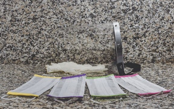 alert-γιατί-δεν-πρέπει-να-πετάμε-γάντια-και