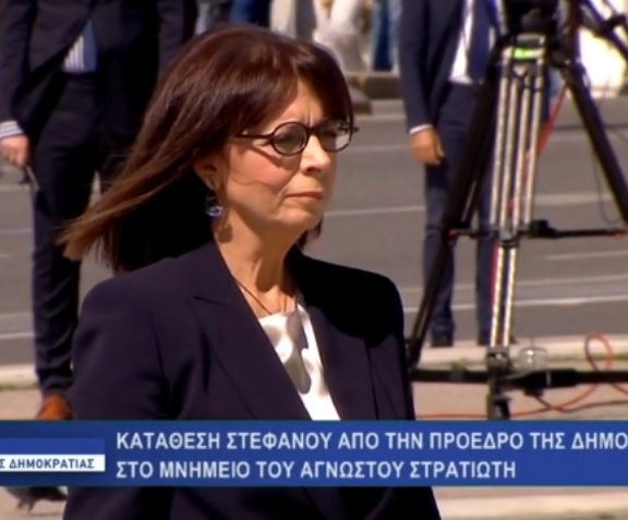 το-look-της-ορκωμοσίας-τι-φόρεσε-η-κατερίν