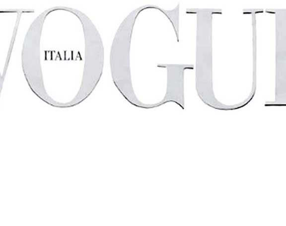 η-ιταλική-vogue-γράφει-ιστορία-με-το-λευκό-τ