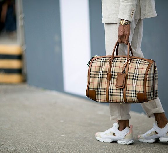 η-burberry-σταματά-την-παραγωγή-της-διάσημης