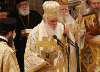 ζωντανά-σε-τρία-κανάλια-η-σημερινή-ακο