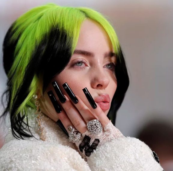 το-φαινόμενο-billie-eilish-απαντά-στο-body-shaming-με-ένα