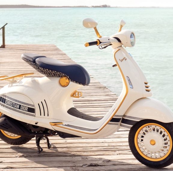 η-πρώτη-vespa-με-την-υπογραφή-του-christian-dior-είναι-γ