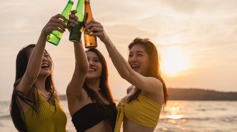 %ce%ba%ce%b1%ce%bb%ce%b5%cf%83%ce%bc%ce%ad%ce%bd%ce%b7-%cf%83%ce%b5-beach-party-10-looks-%cf%80%ce%bf%cf%85-%ce%ad%cf%87%ce%bf%cf%85%ce%bd-%cf%84%ce%b7%ce%bd-%ce%ad%ce%b3%ce%ba%cf%81%ce%b9%cf%830