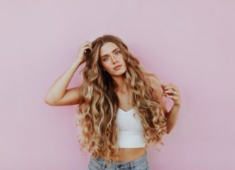 10-stylish-τρόποι-να-φορέσεις-το-crop-top-με-αυτοπεποί