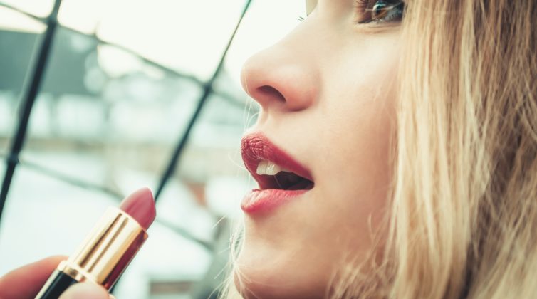 %cf%84%ce%b1-8-make-up-trends-%cf%80%ce%bf%cf%85-%ce%b1%ce%be%ce%af%ce%b6%ce%b5%ce%b9-%ce%bd%ce%b1-%cf%84%ce%bf%ce%bb%ce%bc%ce%ae%cf%83%ce%b5%cf%84%ce%b5-%cf%86%ce%ad%cf%84%ce%bf%cf%82-%cf%84%ce%bf0