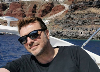 παντρεύεται-η-κόρη-του-γιάννη-πλούταρ