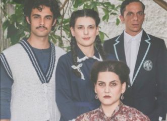 ένα-σπίτι-από-γυαλί-στήνεται-μέσα-στ