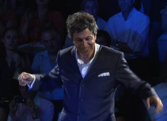 ποιος-είναι-ο-λουκάς-καρυτινός-ο-νέος-δ