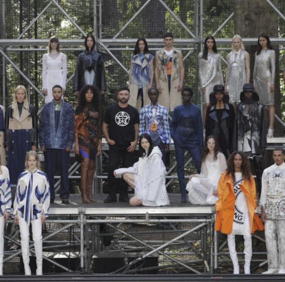 ο-οίκος-burberry-παρουσίασε-την-κολεξιόν-ss21-στο